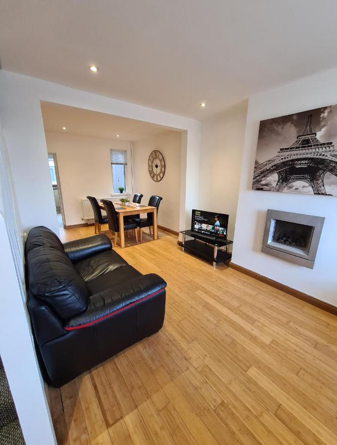 Modern Two Bedroom House Close To Centre Ferienhaus
